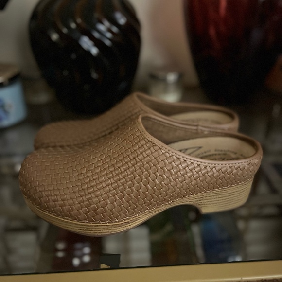 Women's Woven Tan Clogs work shoe size 10 - Picture 4 of 7